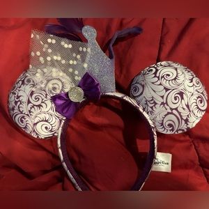 Disneyland Parks Ears Headband (Purple and White Crown)